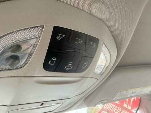 Used 2022 Chrysler Voyager LX image 24