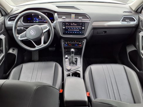 Certified 2022 Volkswagen Tiguan SE image 12
