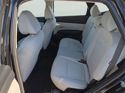 Used 2025 Hyundai Tucson SE image 10