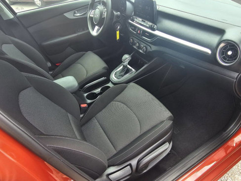 Used 2023 Kia Forte LXS w/ LXS Technology Package image 9