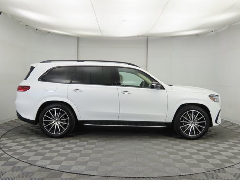 New 2026 Mercedes-Benz GLS 580 4MATIC image 4