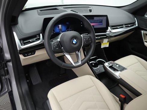 Used 2025 BMW X1 xDrive28i w/ Technology Package image 10