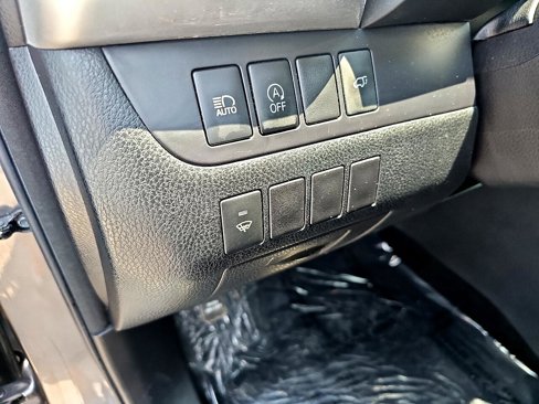 Used 2018 Toyota Highlander XLE image 14