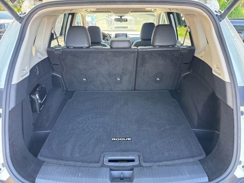 Used 2022 Nissan Rogue SV w/ SV Premium Package image 37