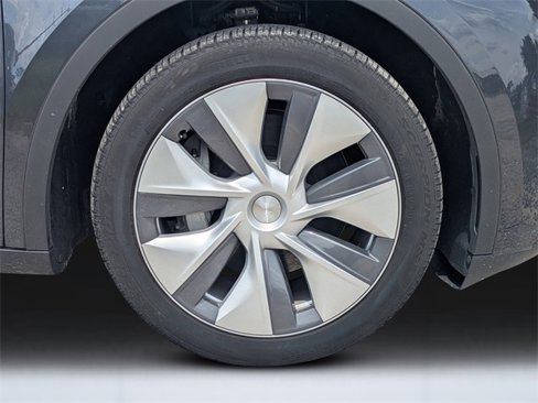 Used 2024 Tesla Model Y Long Range image 11