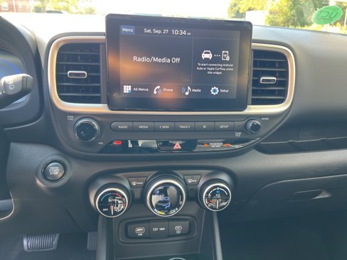 Used 2025 Hyundai Venue SEL image 17