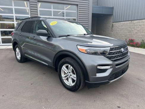 Used 2022 Ford Explorer XLT w/ Equipment Group 202A image 3