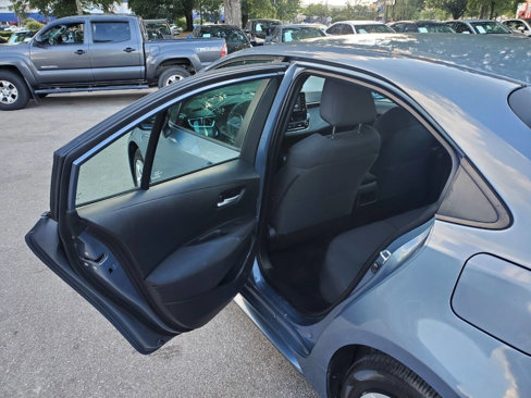 Used 2020 Toyota Corolla LE image 12