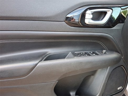 Used 2022 Jeep Compass Altitude w/ Sun and Sound Group image 11