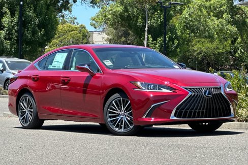 New 2025 Lexus ES 300h w/ Premium Package image 2