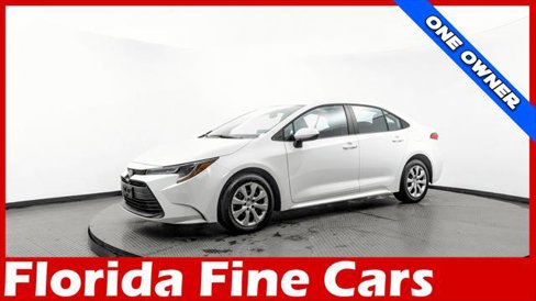 Used 2025 Toyota Corolla LE image 1