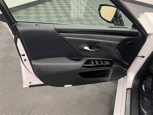 Certified 2025 Lexus ES 300h w/ Premium Package image 9