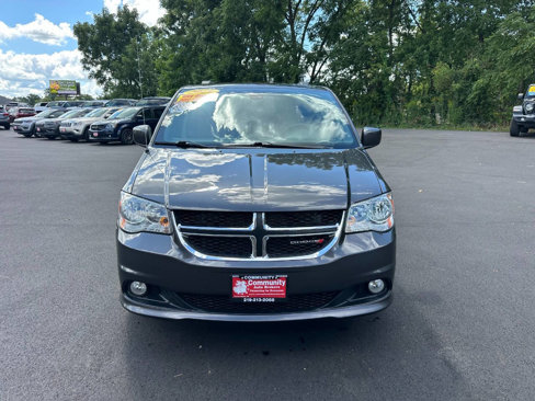 Used 2019 Dodge Grand Caravan SXT w/ Driver Convenience Group image 2