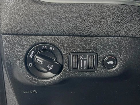 Used 2015 Dodge Charger SXT w/ Plus Group image 11