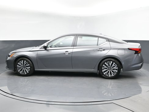 Used 2024 Nissan Altima 2.5 SV image 4