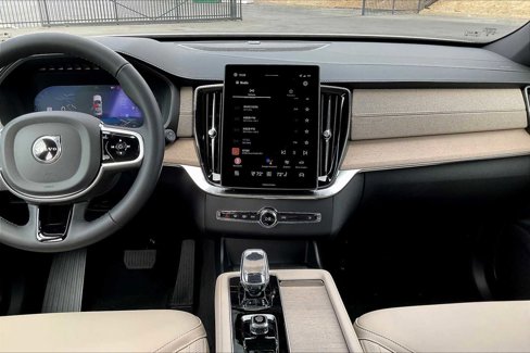 New 2026 Volvo XC90 B6 Plus w/ Protection Package Premier image 9