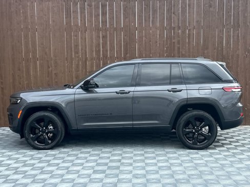 Used 2022 Jeep Grand Cherokee Altitude image 18