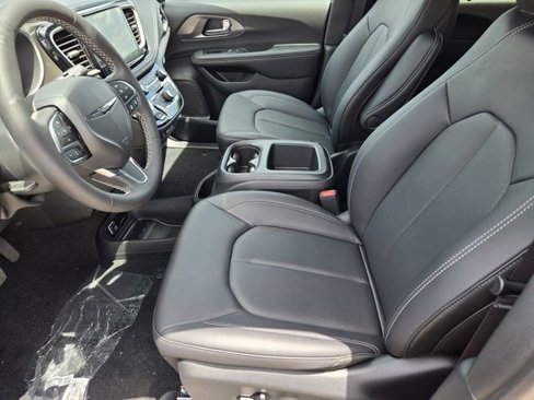 New 2025 Chrysler Pacifica Select image 9