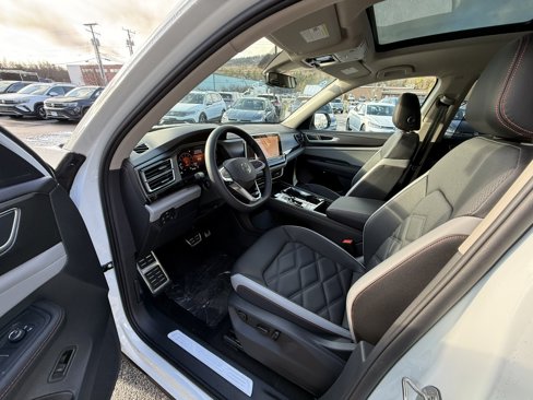 New 2025 Volkswagen Atlas Peak Edition SE image 10