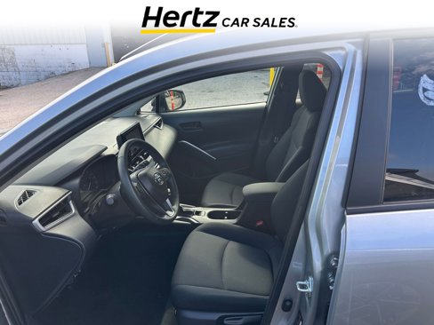 Used 2025 Toyota Corolla Cross LE image 8