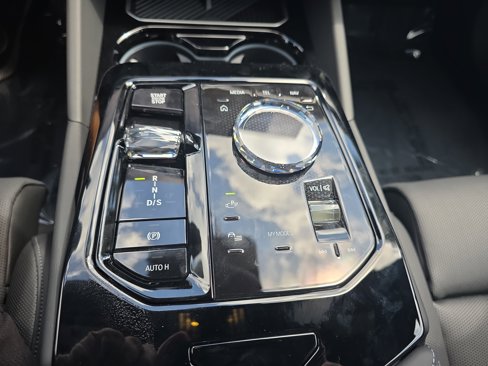 New 2026 BMW 550e xDrive w/ Executive Package image 26