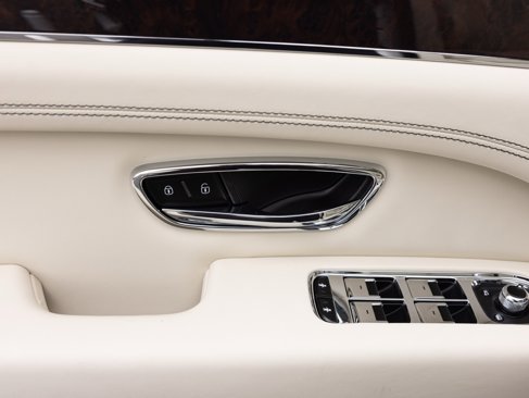 New 2025 Bentley Bentayga image 21
