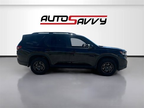 Used 2025 Honda Pilot TrailSport image 8
