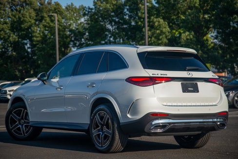 Used 2025 Mercedes-Benz GLC 300 4MATIC image 7