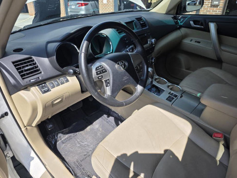 Used 2012 Toyota Highlander FWD image 9