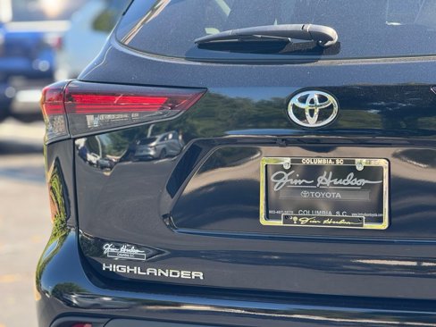 Certified 2024 Toyota Highlander XLE image 9