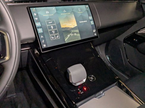 New 2025 Land Rover Range Rover Sport SE image 12