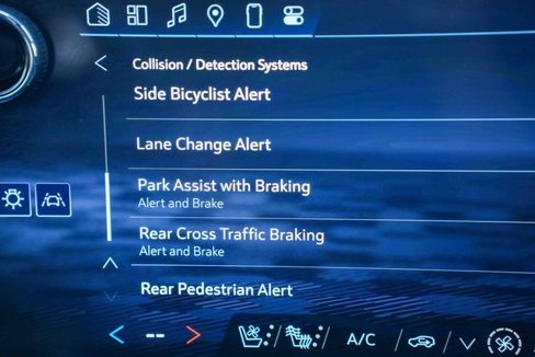 Used 2024 Chevrolet Traverse RS image 50