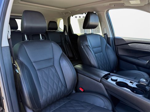 Used 2024 Nissan Rogue Platinum w/ Platinum Premium Package image 16