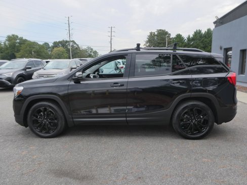 Used 2021 GMC Terrain SLT w/ Elevation Edition image 9