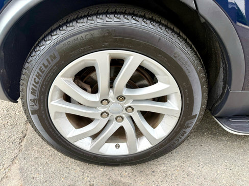 Used 2020 Land Rover Discovery HSE image 12