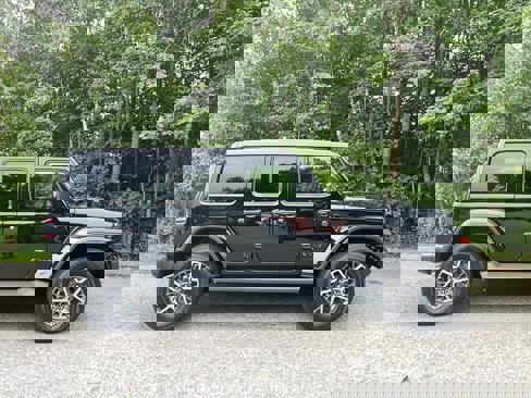 Used 2025 Jeep Wrangler Unlimited Sahara image 4
