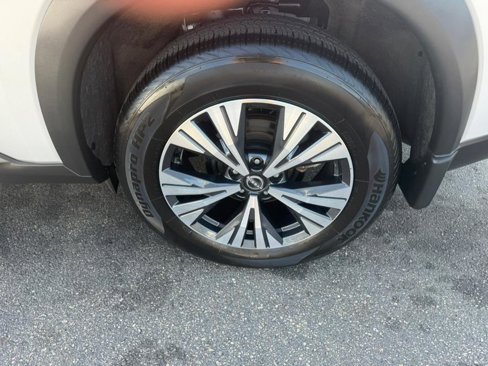Used 2022 Nissan Rogue SV image 5