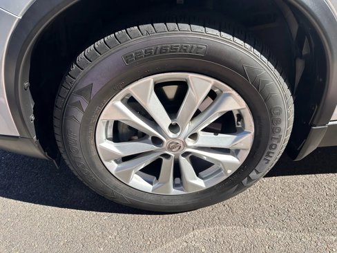 Used 2016 Nissan Rogue SV w/ SV Family Package image 22