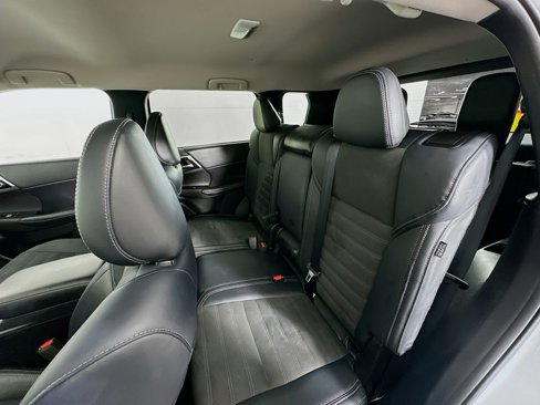 Used 2024 Mitsubishi Outlander SE image 26