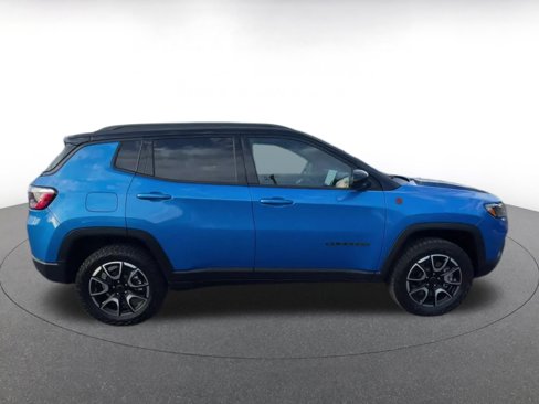 Used 2025 Jeep Compass Trailhawk image 16