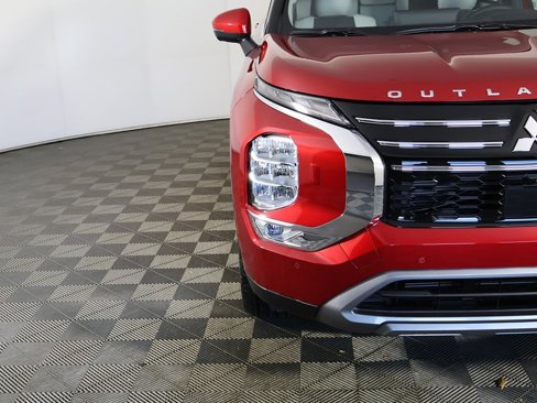 New 2025 Mitsubishi Outlander SE image 16