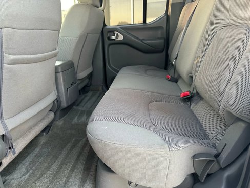 Used 2018 Nissan Frontier SV image 15