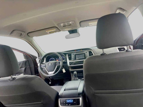 Used 2018 Toyota Highlander FWD V6 image 21