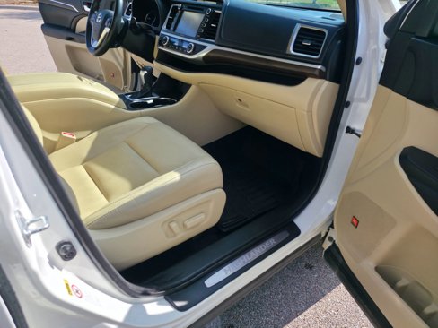 Used 2015 Toyota Highlander Limited image 25