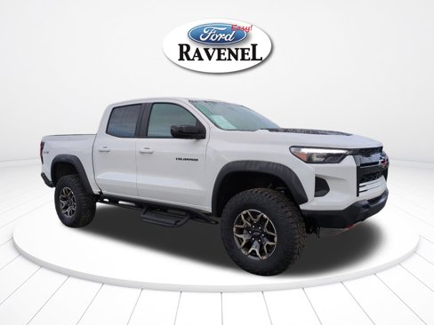 Used 2023 Chevrolet Colorado ZR2 image 2
