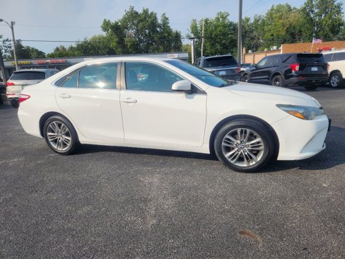 Used 2016 Toyota Camry LE image 3