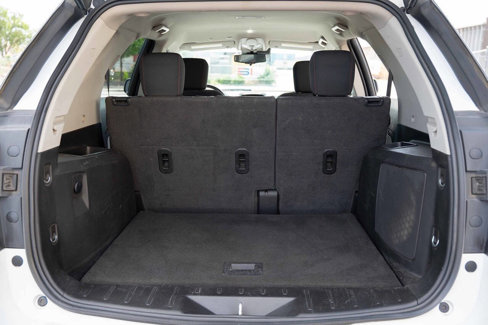 Used 2017 Chevrolet Equinox LT w/ Driver Confidence Package II image 8