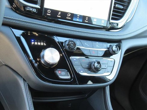 New 2026 Chrysler Pacifica Limited w/ S Appearance Package image 25