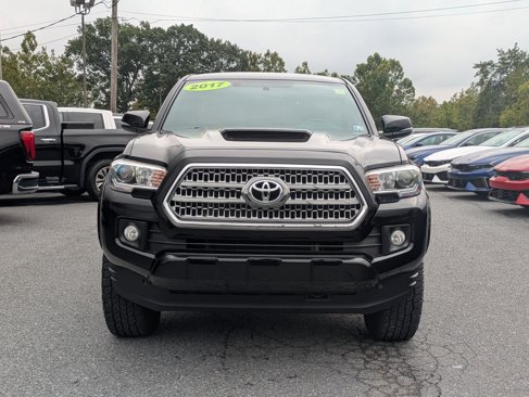 Used 2017 Toyota Tacoma TRD Sport image 2