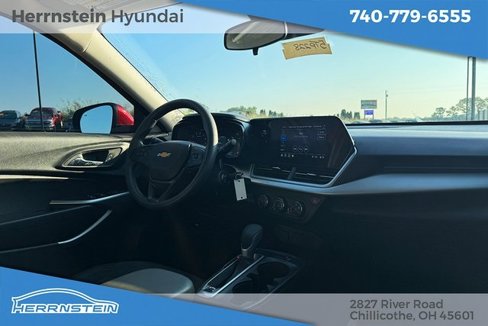 Used 2025 Chevrolet Trax LS w/ LS Convenience Package image 25